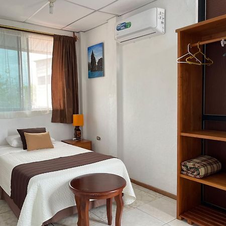 Maytenus Galapagos Puerto Ayora  Extérieur photo