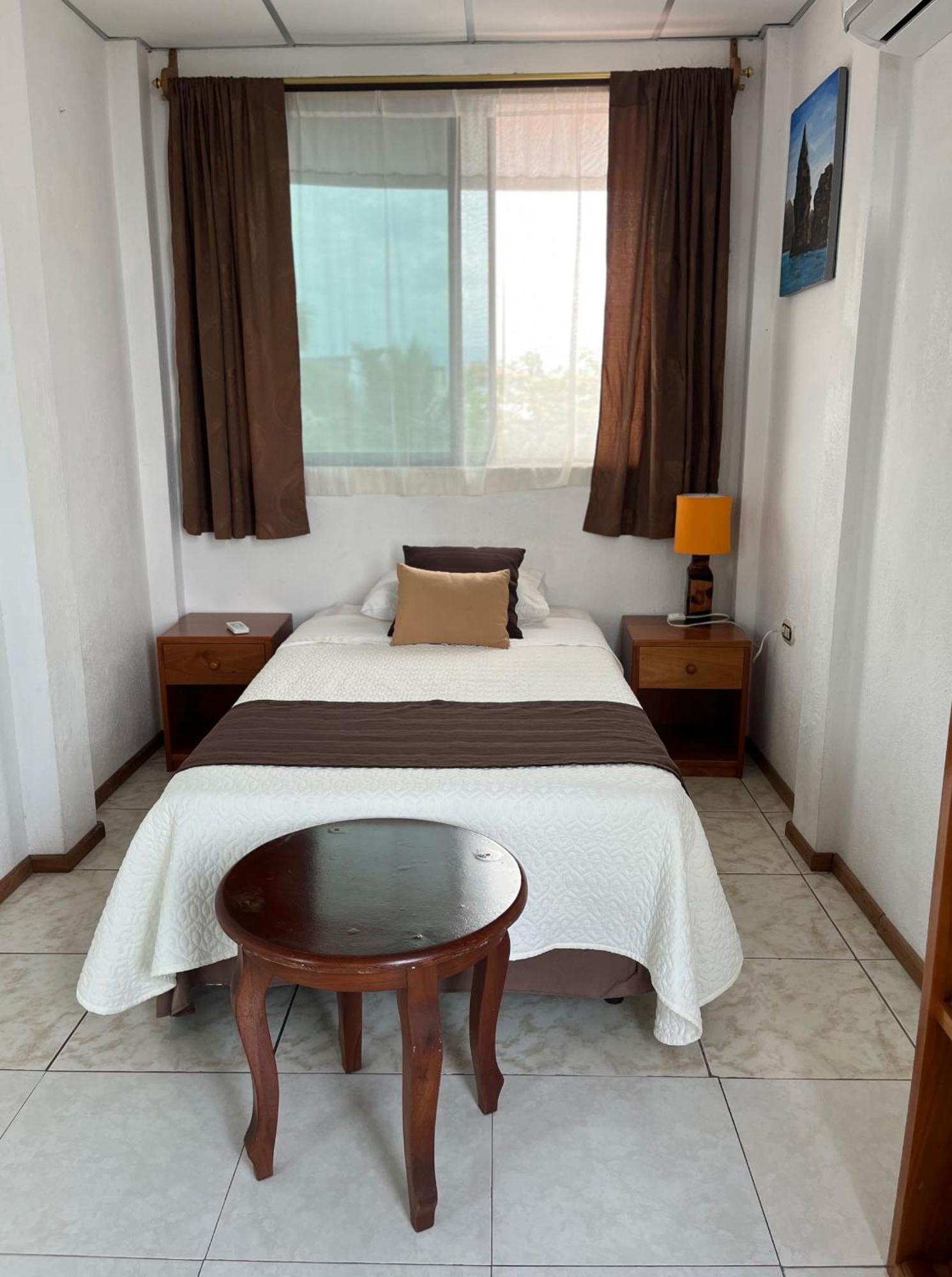 Maytenus Galapagos Puerto Ayora  Extérieur photo